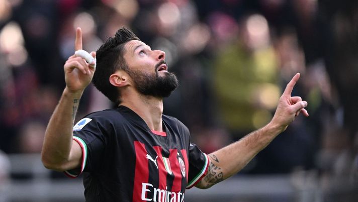 AC Milan's French forward Olivier Giroud celebrates after scoring during the Italian Serie A football match between AC Milan and Sassuolo, at the San Siro stadium in Milan, on January 29, 2023. (Photo by MIGUEL MEDINA / AFP) (Photo by MIGUEL MEDINA/AFP via Getty Images) NEWS – Novità Giroud! Immobile, Diaz, Romagnoli, Lukaku, Bonucci, Kean, Dessers, Brozovic: le ultime - immagine 1