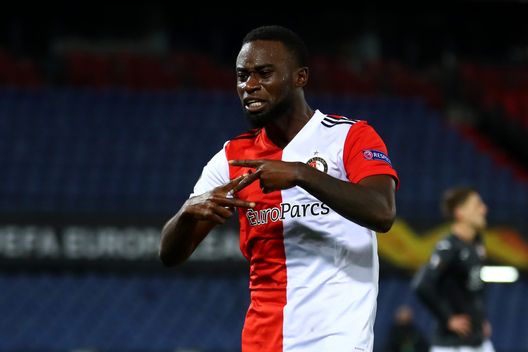ROTTERDAM, NETHERLANDS - NOVEMBER 05: Lutsharel Geertruida of Feyenoord Rotterdam celebrates scoring his teams third goal of the game during the UEFA Europa League Group K stage match between Feyenoord and CSKA Moskva at De Kuip on November 05, 2020 in Rotterdam, Netherlands. (Photo by Dean Mouhtaropoulos/Getty Images) Opzione low cost: Geertruida, il terzino atipico pronto a stupire- immagine 2