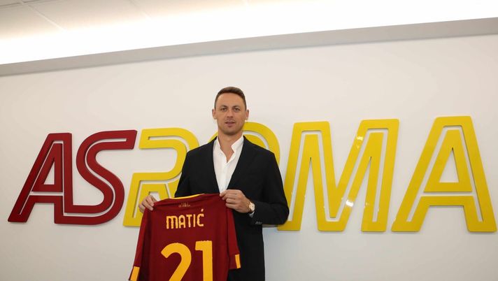 Roma, UFFICIALE: contratto annuale per Matic, indosserà la maglia numero 21 - immagine 1