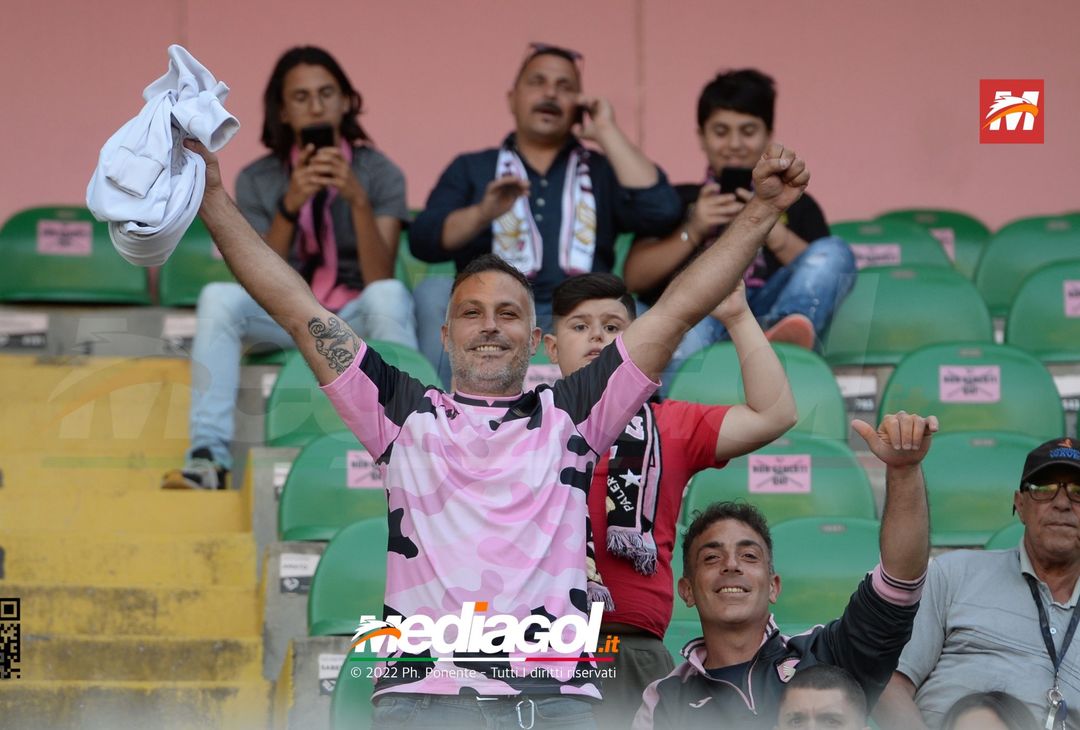 Fototifo, i tifosi allo stadio per Palermo-Virtus Entella 2-2 (gallery) - immagine 18