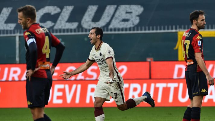 GENOA, ITALY - NOVEMBER 8: Henrikh Mkhitaryan of AS Roma celebrates after scores his third goal during the Serie A match between Genoa CFC and AS Roma at Stadio Luigi Ferraris on November 8, 2020 in Genoa, Italy. (Photo by Paolo Rattini/Getty Images) I voti ufficiali al fantacalcio: le scelte per Spinazzola e Lukaku! Belotti flop, Mkhitaryan show - immagine 1