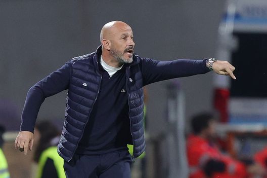 FLORENCE, ITALY - NOVEMBER 09: Vincenzo Italiano manager of ACF Fiorentina gestures during the Serie A match between ACF Fiorentina and Salernitana at Stadio Artemio Franchi on November 9, 2022 in Florence, Italy. (Photo by Gabriele Maltinti/Getty Images) Bucchioni sulla rimonta viola: “La Fiorentina è tornata a dominare le gare”- immagine 2
