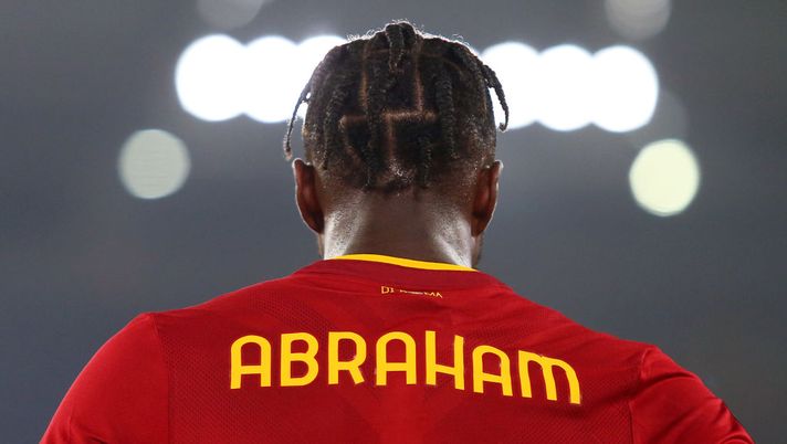 Roma-Lazio, Abraham torna in campo dopo 307 giorni: ovazione dell’Olimpico - immagine 1