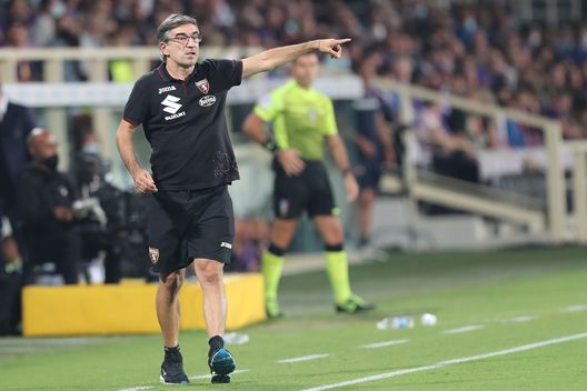 FLORENCE, ITALY - AUGUST 28: Ivan Juric manager of Torino FC gestures during the Serie A match between ACF Fiorentina and Torino FC at Stadio Artemio Franchi on August 28, 2021 in Florence, Italy (Photo by Gabriele Maltinti/Getty Images) Juric ribadisce: Toro con una punta. Le condizioni di Belotti, Zaza e Sanabria- immagine 2