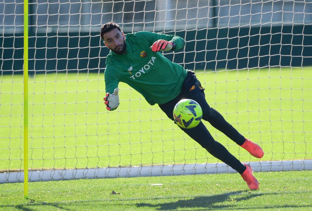 Roma, allenamento in vista del Genova. Mourinho parla con Solbakken – FOTO GALLERY - immagine 11