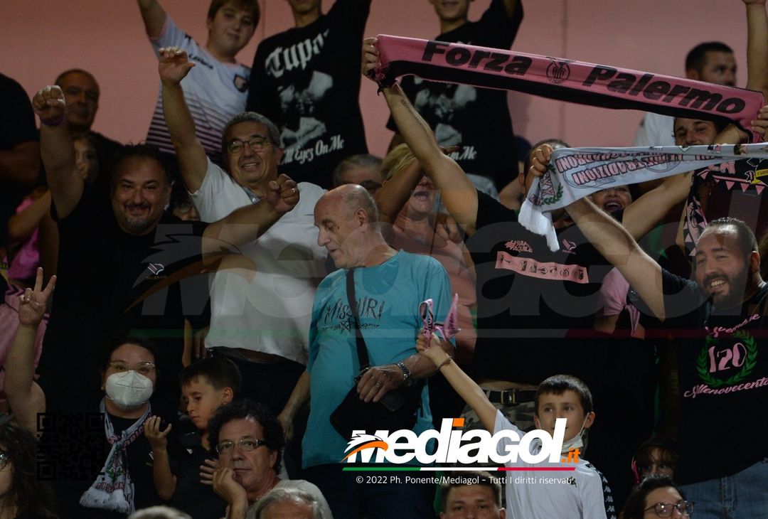 FOTOTIFO, Palermo-Genoa 1-0: i tifosi allo stadio “Renzo Barbera” (Gallery) - immagine 91