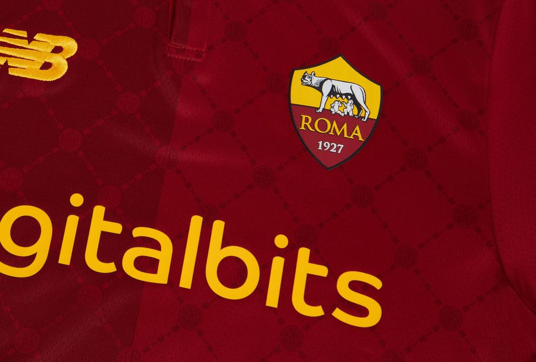 Roma, tutti i dettagli della nuova maglia giallorossa – FOTOGALLERY- immagine 1