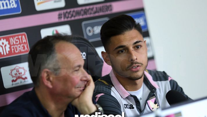 Ag. Pezzella: “Oggi ho parlato di lui col Milan, è un nome per il futuro” Ag. Pezzella: “Oggi ho parlato di lui col Milan, è un nome per il futuro”