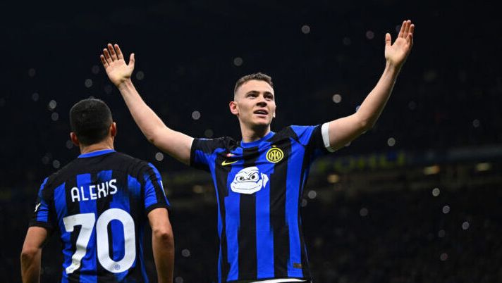 MILAN, ITALY - MARCH 04: Kristjan Asllani of FC Internazionale celebrates after scoring his team's first goal during the Serie A TIM match between FC Internazionale and Genoa CFC - Serie A TIM at Stadio Giuseppe Meazza on March 04, 2024 in Milan, Italy. (Photo by Mattia Ozbot - Inter/Inter via Getty Images) Asllani: “Sono sincero, aspettavo il gol da tanto tempo perché sono tifoso! Il +15…” - immagine 1