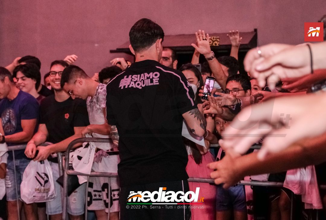 FOTO RITIRO PALERMO, Brunori e l’incontro con i tifosi al Barbera (Gallery) - immagine 56