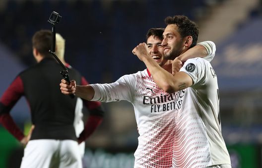 BERGAMO, ITALY - MAY 23: Hakan Calhanoglu of A.C. Milan and Brahim Diaz of A.C. Milan celebrate following the Serie A match between Atalanta BC and AC Milan at Gewiss Stadium on May 23, 2021 in Bergamo, Italy. Sporting stadiums around Italy remain under strict restrictions due to the Coronavirus Pandemic as Government social distancing laws prohibit fans inside venues resulting in games being played behind closed doors. (Photo by Marco Luzzani/Getty Images) BERGAMO, ITALY - MAY 23: Hakan Calhanoglu of A.C. Milan and Brahim Diaz of A.C. Milan celebrate following the Serie A match between Atalanta BC and AC Milan at Gewiss Stadium on May 23, 2021 in Bergamo, Italy. Sporting stadiums around Italy remain under strict restrictions due to the Coronavirus Pandemic as Government social distancing laws prohibit fans inside venues resulting in games being played behind closed doors. (Photo by Marco Luzzani/Getty Images)