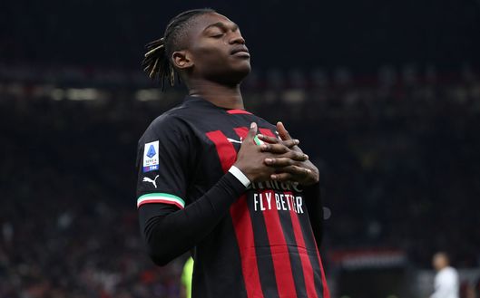 MILAN, ITALY - NOVEMBER 13: Rafael Leao of AC Milan celebrates after scoring the opening goal during the Serie A match between AC Milan and ACF Fiorentina at Stadio Giuseppe Meazza on November 13, 2022 in Milan, Italy. (Photo by Marco Luzzani/Getty Images) Da Milano: “Il Milan rischia di avere la testa agli Spurs. Pioli è cresciuto”- immagine 2