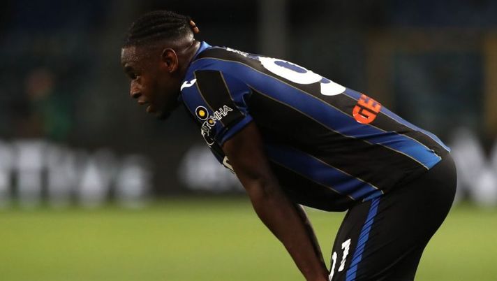 BERGAMO, ITALY - MAY 21: Duvan Zapata of Atalanta BC reacts during the Serie A match between Atalanta BC and Empoli FC at Gewiss Stadium on May 21, 2022 in Bergamo, Italy. (Photo by Marco Luzzani/Getty Images) Sky: “Zapata salterà la gara con la Fiorentina ed è a rischio pure per l’Udinese” - immagine 1