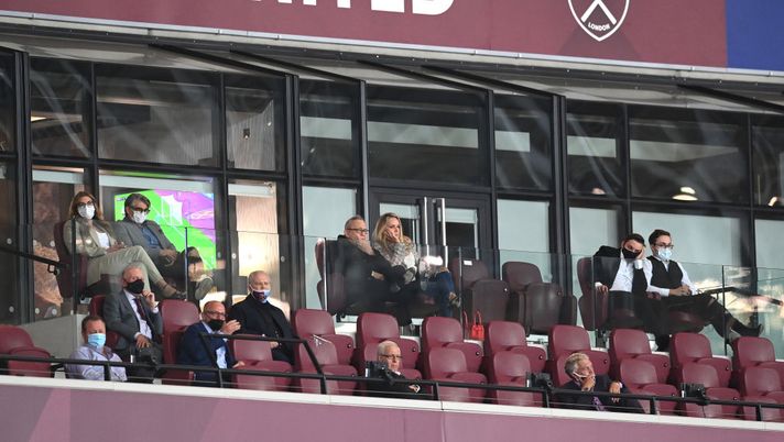 LONDON, ENGLAND - SEPTEMBER 12: Karren Brady, Vice-Chairman of West Ham United, her husband Paul Peschisolido, Mike Ashley, Newcastle United Owner, David Gold, Owner of West Ham United, David Sullivan, Owner of West Ham United, his partner Eva Vorley, two sons Jack Sullivan, David Sullivan and Ex-West Ham United Player Trevor Brooking are seen in the directors box during the Premier League match between West Ham United and Newcastle United at London Stadium on September 12, 2020 in London, England. (Photo by Michael Regan/Getty Images) LONDON, ENGLAND - SEPTEMBER 12: Karren Brady, Vice-Chairman of West Ham United, her husband Paul Peschisolido, Mike Ashley, Newcastle United Owner, David Gold, Owner of West Ham United, David Sullivan, Owner of West Ham United, his partner Eva Vorley, two sons Jack Sullivan, David Sullivan and Ex-West Ham United Player Trevor Brooking are seen in the directors box during the Premier League match between West Ham United and Newcastle United at London Stadium on September 12, 2020 in London, England. (Photo by Michael Regan/Getty Images)