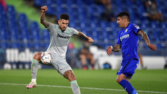 GETAFE, SPAIN - SEPTEMBER 29: Antonio Sanabria of Real Betis is challenged by Mathias Olivera of Getafe CF during the La Liga Santander match between Getafe CF and Real Betis at Coliseum Alfonso Perez on September 29, 2020 in Getafe, Spain. Football Stadiums around Europe remain empty due to the Coronavirus Pandemic as Government social distancing laws prohibit fans inside venues resulting in fixtures being played behind closed doors. (Photo by Denis Doyle/Getty Images) GETAFE, SPAIN - SEPTEMBER 29: Antonio Sanabria of Real Betis is challenged by Mathias Olivera of Getafe CF during the La Liga Santander match between Getafe CF and Real Betis at Coliseum Alfonso Perez on September 29, 2020 in Getafe, Spain. Football Stadiums around Europe remain empty due to the Coronavirus Pandemic as Government social distancing laws prohibit fans inside venues resulting in fixtures being played behind closed doors. (Photo by Denis Doyle/Getty Images)