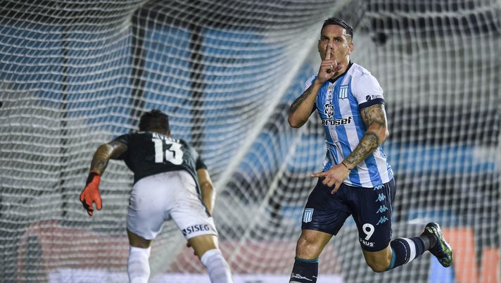 AVELLANEDA, ARGENTINA - APRIL 10: Enzo Copetti of Racing Club celebrates after scoring the first goal of his team during a match between Racing Club and Independiente as part Copa de la Liga Profesional 2021 at Juan Domingo Peron Stadium on April 10, 2021 in Avellaneda, Argentina. (Photo by Marcelo Endelli/Getty Images) AVELLANEDA, ARGENTINA - APRIL 10: Enzo Copetti of Racing Club celebrates after scoring the first goal of his team during a match between Racing Club and Independiente as part Copa de la Liga Profesional 2021 at Juan Domingo Peron Stadium on April 10, 2021 in Avellaneda, Argentina. (Photo by Marcelo Endelli/Getty Images)