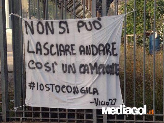 Lo striscione esposto al Barbera Lo striscione esposto al Barbera