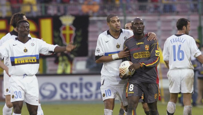 MESSINA, ITALY - NOVEMBER 27: Adriano and Obafemi Martins of Inter Milan talks to Marco Andre Zoro of Messina during the Serie A match between Messina and Inter Milan at the Stadio San Filippo on November 27, 2005 in Messina, Italy. Zoro picked up the ball and threatened to walk off the pitch following racist abuse from the Inter Milan fans. (Photo by New Press/Getty Images) MESSINA, ITALY - NOVEMBER 27: Adriano and Obafemi Martins of Inter Milan talks to Marco Andre Zoro of Messina during the Serie A match between Messina and Inter Milan at the Stadio San Filippo on November 27, 2005 in Messina, Italy. Zoro picked up the ball and threatened to walk off the pitch following racist abuse from the Inter Milan fans. (Photo by New Press/Getty Images)