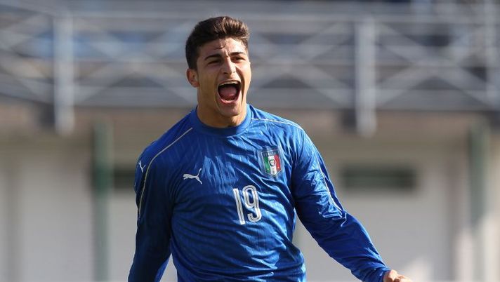 SEREGNO, ITALY - OCTOBER 11: Riccardo Orsolini of Italy celebrates after scoring the opening goal during the Four Nations tournament match between Italy U20 and Switzerland U20 on October 11, 2016 in Seregno, Italy. (Photo by Marco Luzzani/Getty Images) Bologna, prima offerta per Orsolini: gioiello da tenere d’occhio per l’asta - immagine 1