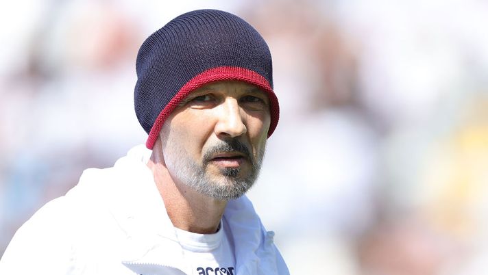 LA SPEZIA, ITALY - SEPTEMBER 04: Sinisa Mihajlovic manager of Bologna FC looks on during the Serie A match between Spezia Calcio and Bologna FC at Stadio Alberto Picco on September 4, 2022 in La Spezia, Italy. (Photo by Gabriele Maltinti/Getty Images) Mihajlovic: “Barrow deve cambiare in un aspetto. Il mio futuro? Vedremo quello che succede” - immagine 1