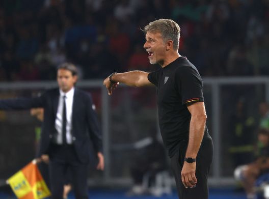 LECCE, ITALY - AUGUST 13: Head coach of Lecce Marco Baroni gestures during the Serie A match between US Lecce and FC Internazionale at Stadio Via del Mare on August 13, 2022 in Lecce, Italy. (Photo by Maurizio Lagana/Getty Images) Baroni: “Partita decisa dal colpo di un campione, non si vedono tanti gol così” - immagine 1