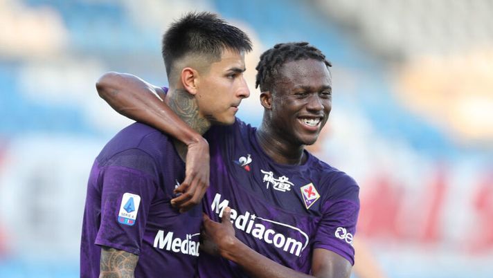 FERRARA, ITALY - AUGUST 02: Erick Pulgar of ACF Fiorentina celebrates after scoring a goal during the Serie A match between SPAL and ACF Fiorentina at Stadio Paolo Mazza on August 2, 2020 in Ferrara, Italy. (Photo by Gabriele Maltinti/Getty Images) Fiorentina, cambi obbligati per Prandelli: la formazione senza Castrovilli e Ribery - immagine 1