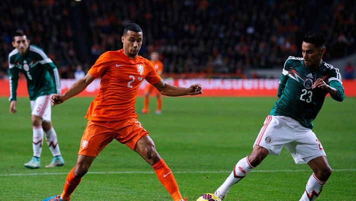 AMSTERDAM, NETHERLANDS - NOVEMBER 12:  Ricardo Van Rhijn of Netherlands and Jose Vazquez of Mexico battle for the ball during the international friendly match between Netherlands and Mexico held at the Amsterdam ArenA on November 12, 2014 in Amsterdam, Netherlands.  (Photo by Dean Mouhtaropoulos/Getty Images) 