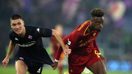 ROME, ITALY - JANUARY 15: Tammy Abraham of AS Roma is challenged by Nikola Milenkovic of ACF Fiorentina during the Serie A match between AS Roma and ACF Fiorentina at Stadio Olimpico on January 15, 2023 in Rome, Italy. (Photo by Paolo Bruno/Getty Images) Milenkovic