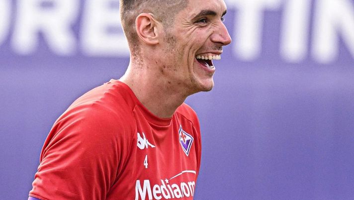 FOTO – La Fiorentina riabbraccia Milenkovic: “Guarda chi è tornato!” - immagine 1