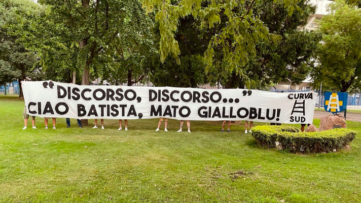 La Curva Sud saluta Battista: “Ciao, matto gialloblù”  La Curva Sud saluta Battista: “Ciao, matto gialloblù”