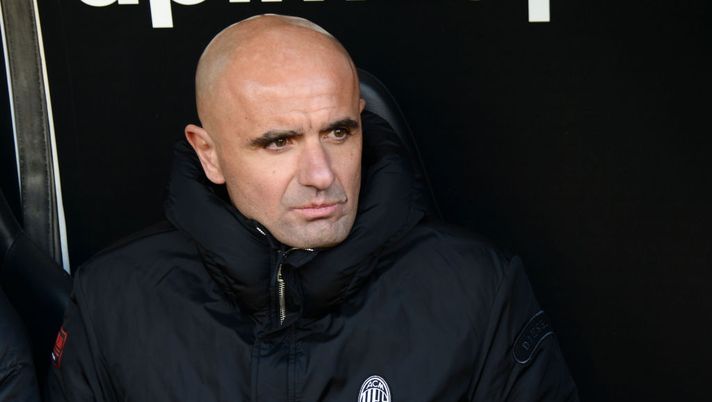 GENOA, ITALY - JANUARY 21: Luigi Riccio coach of Milan (substitute for disqualified Gennaro Gattuso) during the Serie A match between Genoa CFC and AC Milan at Stadio Luigi Ferraris on January 21, 2019 in Genoa, Italy. (Photo by Paolo Rattini/Getty Images) 