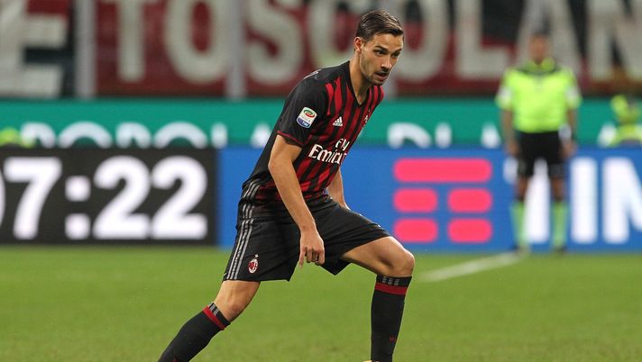 MILAN, ITALY - SEPTEMBER 20:  Mattia De Sciglio of AC Milan in action during the Serie A match between AC Milan and SS Lazio at Stadio Giuseppe Meazza on September 20, 2016 in Milan, Italy.  (Photo by Marco Luzzani/Getty Images) 