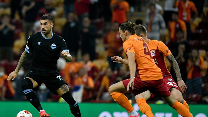 ISTANBUL, TURKEY - SEPTEMBER 16: Mattia Zaccagni of SS Lazio compete for the ball with Taylan Antalyali of Galatasaray during the UEFA Europa League group E match between Galatasaray and Lazio Roma at Turk Telekom Arena on September 16, 2021 in Istanbul, Turkey. (Photo by Marco Rosi - SS Lazio/Getty Images) ISTANBUL, TURKEY - SEPTEMBER 16: Mattia Zaccagni of SS Lazio compete for the ball with Taylan Antalyali of Galatasaray during the UEFA Europa League group E match between Galatasaray and Lazio Roma at Turk Telekom Arena on September 16, 2021 in Istanbul, Turkey. (Photo by Marco Rosi - SS Lazio/Getty Images)