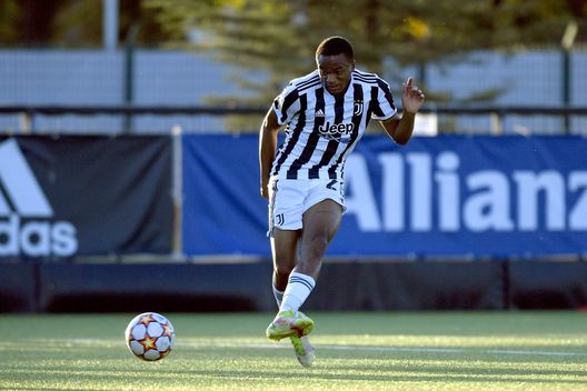 VINOVO, ITALY - NOVEMBER 02: Bayron Strijdonck of Juventus Under 19 scores a goal during the UEFA Youth League match between Juventus and Zenit St. Petersburg at Juventus Center Vinovo on November 02, 2021 in Vinovo, Italy. (Photo by Filippo Alfero - Juventus FC/Juventus FC via Getty Images) Primavera, Juventus a due volti ma pericolosa: cosa deve aspettarsi il Torino- immagine 3