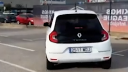 VIDEO / Piqué in Twingo: la risposta a Shakira
