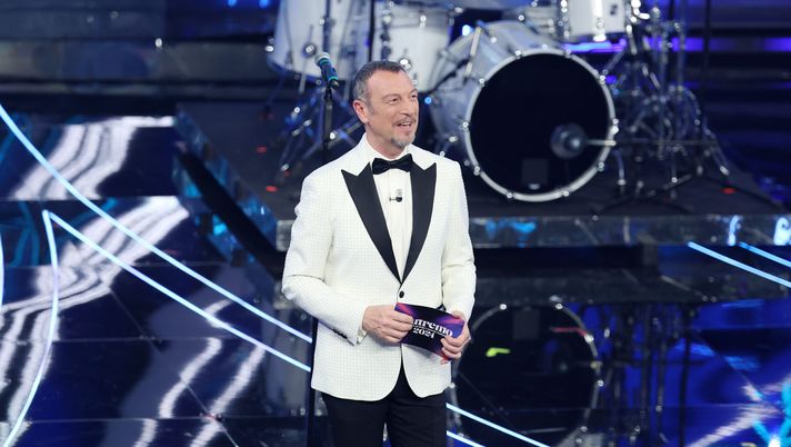 Notizie Udinese | Sanremo veste bianconero: regalata maglia ad Amadeus - immagine 1