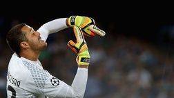 Julio Cesar si ritira? Il figlio: “E’ stato un piacere vederti parare”. La moglie però…