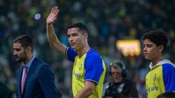 VIDEO Il bambino lo imita, Ronaldo ricambia con un bacio