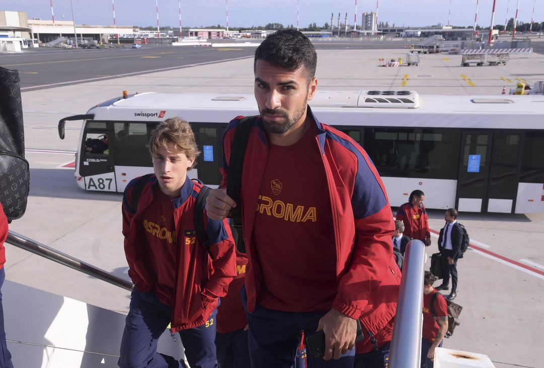 La Roma in partenza per Milano: domani la sfida con l’Inter – FOTO GALLERY - immagine 12