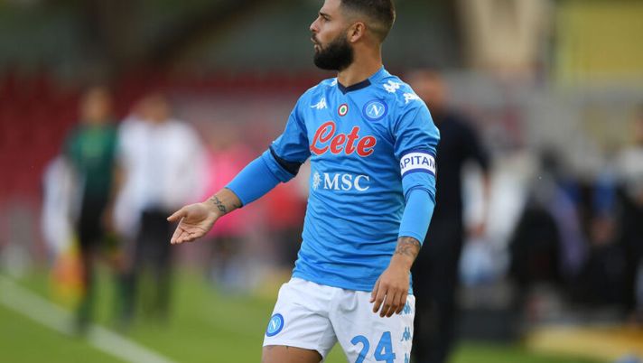 BENEVENTO, ITALY - OCTOBER 25: Lorenzo Insigne of SSC Napoli during the Serie A match between Benevento Calcio and SSC Napoli at Stadio Ciro Vigorito on October 25, 2020 in Benevento, Italy. (Photo by Francesco Pecoraro/Getty Images) Siparietto tra Insigne e Mihajlovic: “Sinisa, mica ho il tuo piede!” - immagine 1