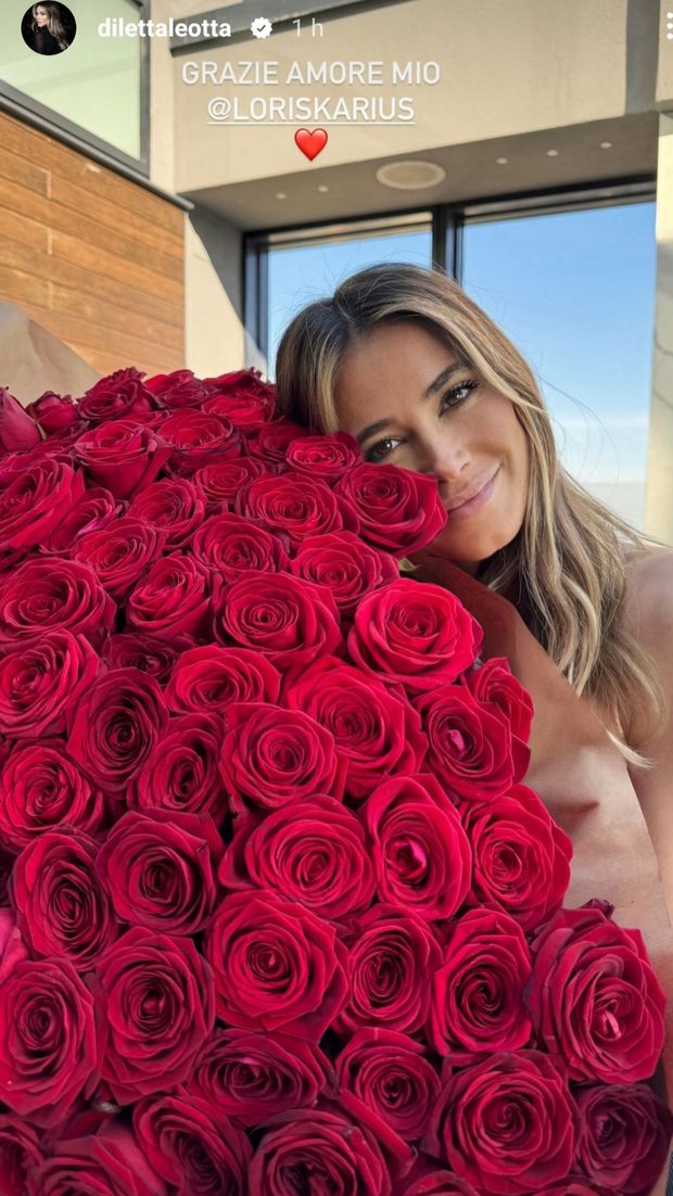 Rose rosse per Diletta: tante, profumate e firmate Karius…- immagine 2