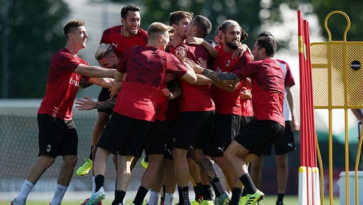I rossoneri a Milanello, @acmilan 