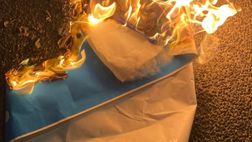 Derby della Capitale, stracittadina a colpi di striscione…bruciato
