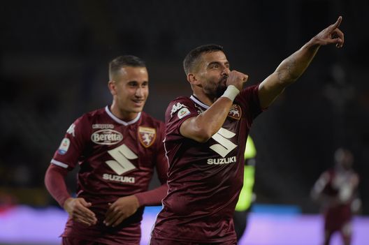  TURIN, ITALY - OCTOBER 05: (R) Tomas Rincon of Torino FC celebrates his first goal during the Serie A match between Torino FC and Frosinone Calcio at Stadio Olimpico di Torino on October 5, 2018 in Turin, Italy. (Photo by Pier Marco Tacca/Getty Images) 