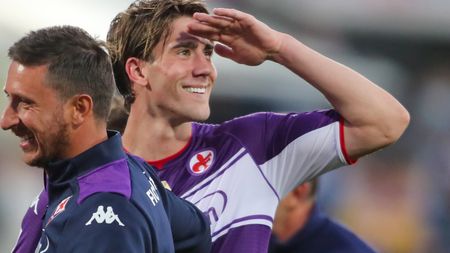 GERMOGLI PH: 31 OTTOBRE 2021 FIRENZE STADIO ARTEMIO FRANCHI SERIE A FIORENTINA VS SPEZIA NELLA FOTO SALUTO VLAHOVIC GERMOGLI PH: 31 OTTOBRE 2021 FIRENZE STADIO ARTEMIO FRANCHI SERIE A FIORENTINA VS SPEZIA NELLA FOTO SALUTO VLAHOVIC