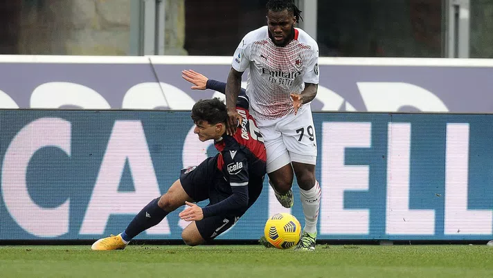 Franck Kessié dell'AC Milan in azione durante il match contro il Bologna (Getty Images)
