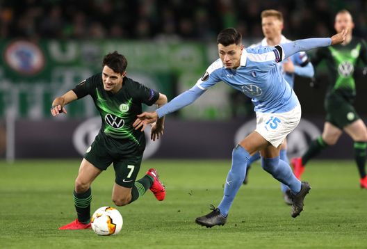 Anel Ahmedhodzic contro il Wolfsburg di Brekalo (Photo by Maja Hitij/Bongarts/Getty Images) Almeno è derby di mercato: le due squadre di Sheffield si sfidano ogni giorno…- immagine 2