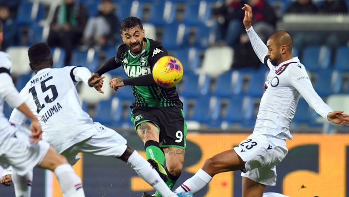 REGGIO NELL'EMILIA, ITALY - NOVEMBER 08: Francesco Caputo of US Sassuolo kicks the ball during the Serie A match between US Sassuolo and Bologna FC at Mapei Stadium - Città del Tricolore on November 8, 2019 in Reggio nell'Emilia, Italy (Photo by Alessandro Sabattini/Getty Images) REGGIO NELL'EMILIA, ITALY - NOVEMBER 08: Francesco Caputo of US Sassuolo kicks the ball during the Serie A match between US Sassuolo and Bologna FC at Mapei Stadium - Città del Tricolore on November 8, 2019 in Reggio nell'Emilia, Italy (Photo by Alessandro Sabattini/Getty Images)