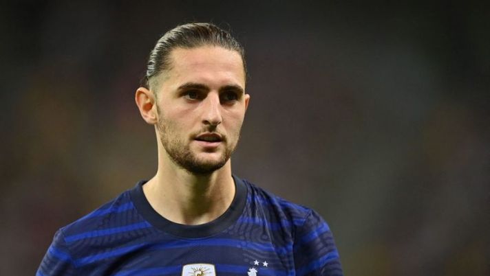 France's midfielder Adrien Rabiot looks on during the UEFA EURO 2020 round of 16 football match between France and Switzerland at the National Arena in Bucharest on June 28, 2021. (Photo by Justin Setterfield / POOL / AFP) (Photo by JUSTIN SETTERFIELD/POOL/AFP via Getty Images) Rabiot è forma super: “Voglio fare altri gol e assist in questo Mondiale” - immagine 1