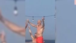 VIDEO / Pioli scatenato: balla YMCA in spiaggia